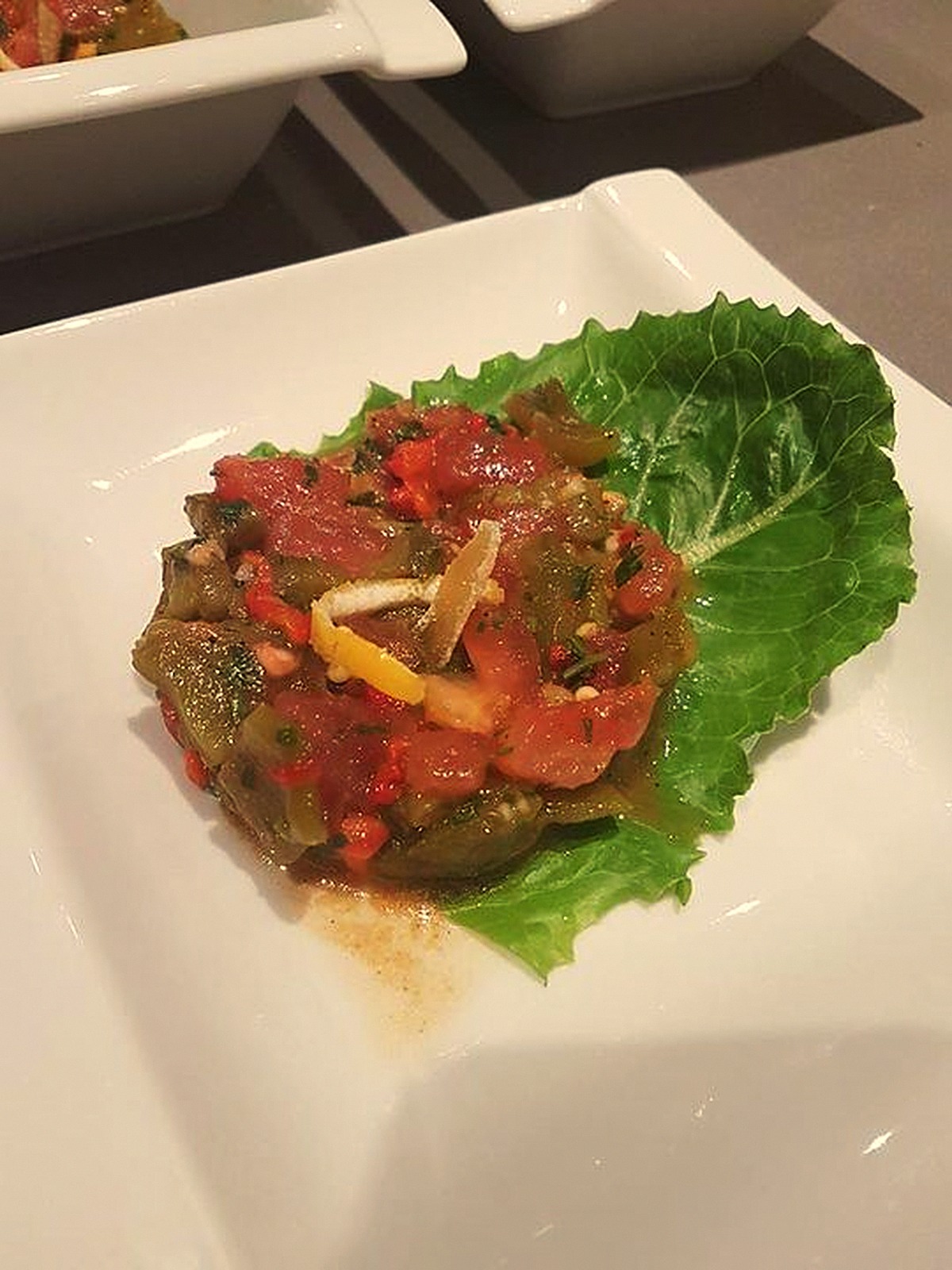 Tartare de légumes sur laitue, amuse-bouches du Chef Hicham