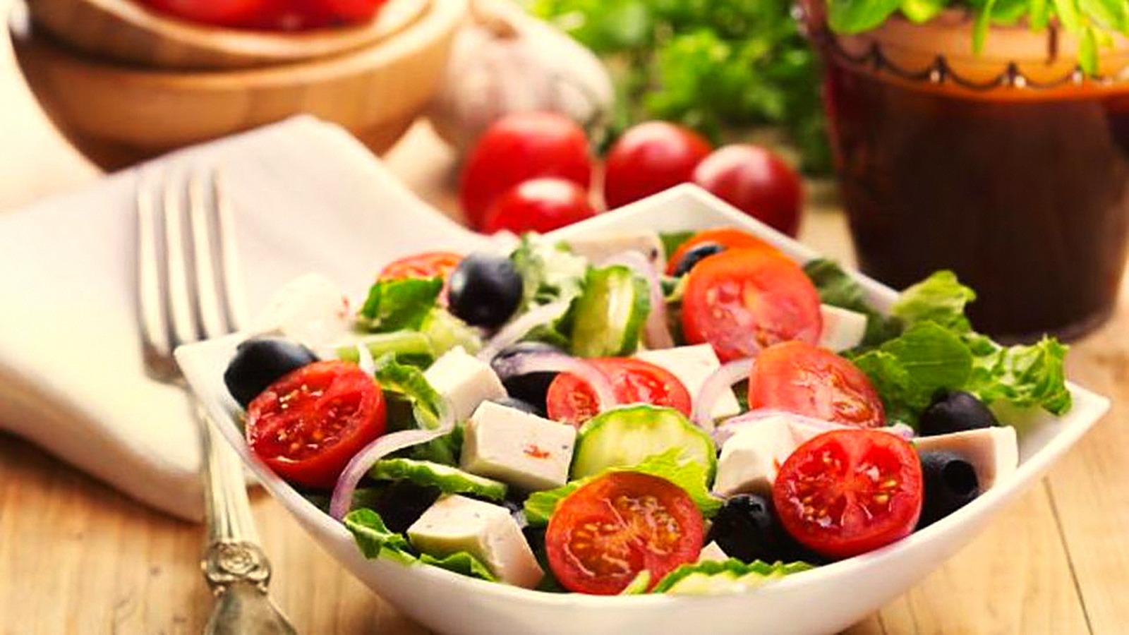 Salade grecque fraîche et colorée